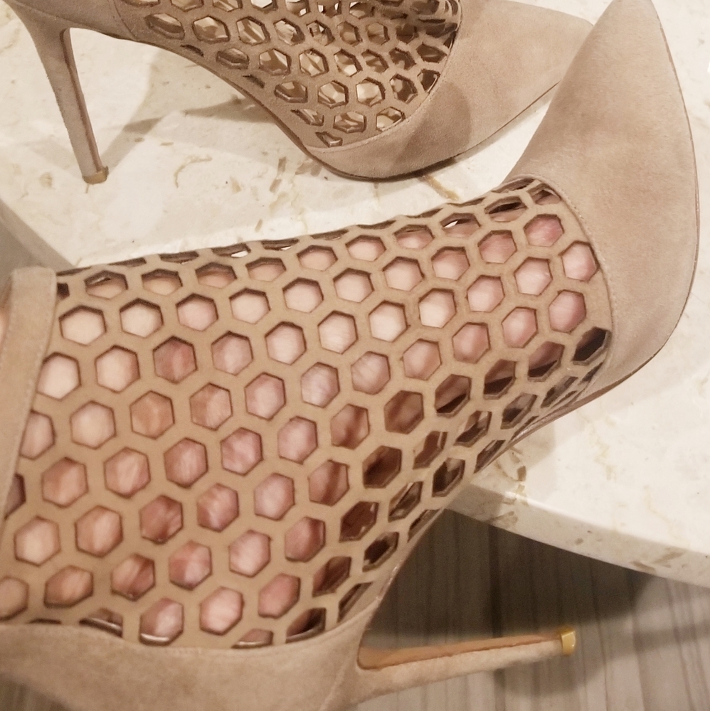 RAYE Tobi perforated  suede bootie - Picture 4 of 6